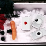 Samsung Creates a Snowman Using The Galaxy S5 Samsung Creates a Snowman Using The Galaxy S5